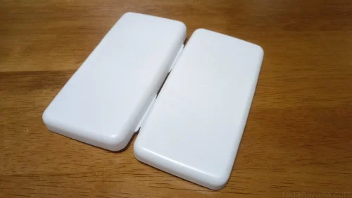 開いたケースの裏側