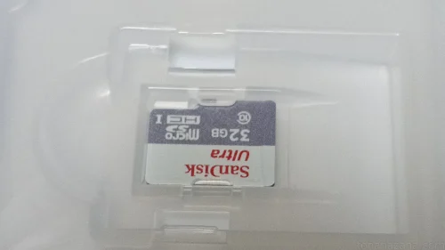 microSDカードを装着した様子