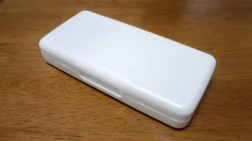 閉じた状態のL-8826本体