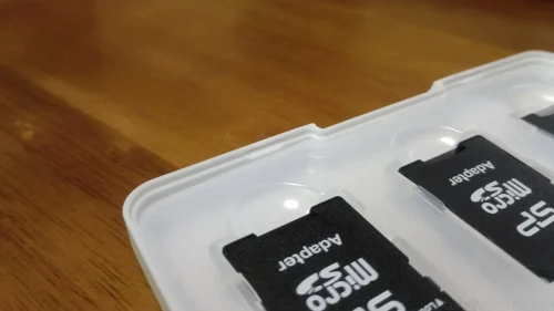 本体とカード収納部の境目