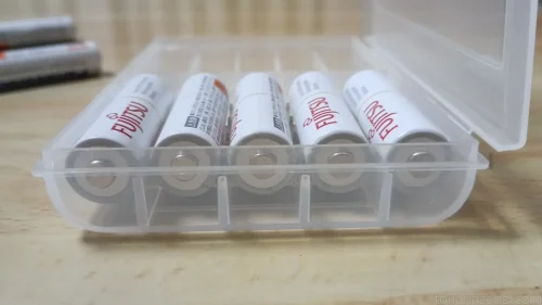 単3電池を収納した状態のDG-BT5Cの右側面