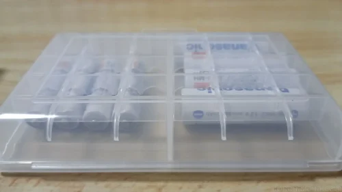 単3電池を収納した状態のDG-BT5Cの底面