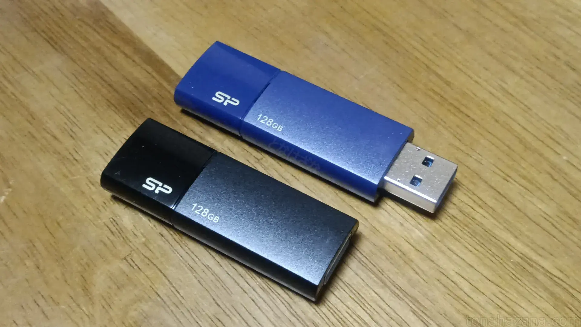 Blaze B05の本体裏面コネクタを出した状態